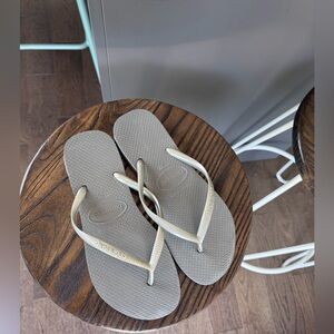 Havaianas Slim Flip Flops – Metallic Silver, Size 37/38 (US 7/8)